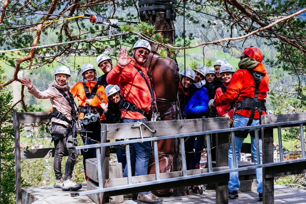 Gruppo sulla piattaforma dell'albero